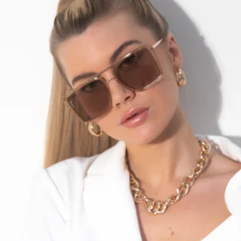 Flash SALE OTRA Velda sunglasses